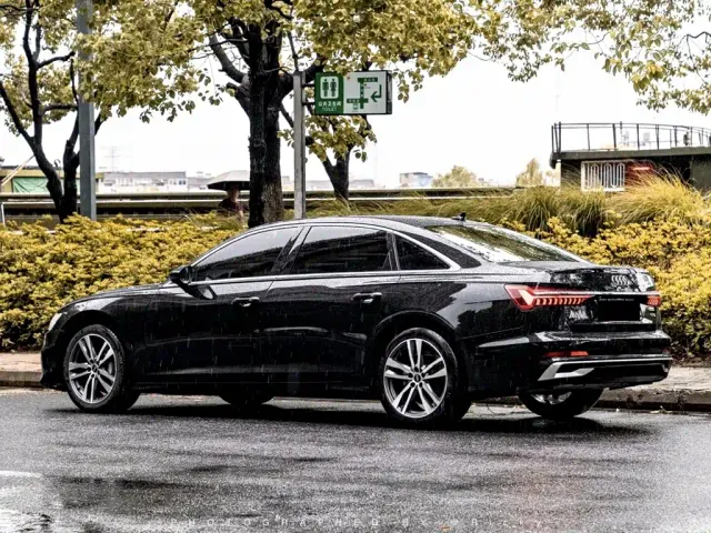 Audi A6L — Фото автомобиля 10