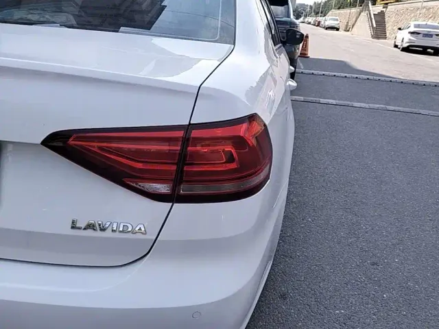 Volkswagen Lavida — Фото автомобиля 7