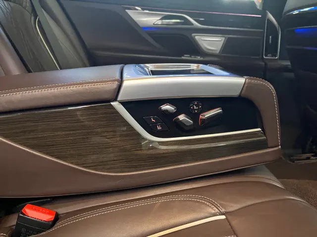 BMW 7 Series — Фото автомобиля 15