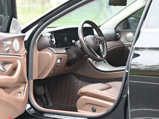 Mercedes-Benz E-Class — Фото автомобиля 4