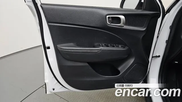 Hyundai Venue — Фото автомобиля 13