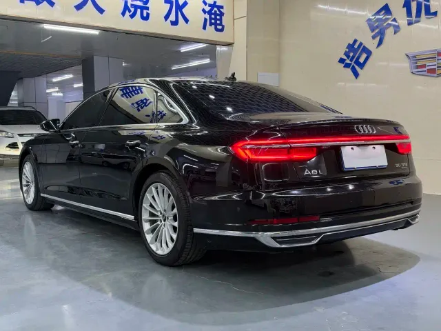 Audi A8 — Фото автомобиля 10