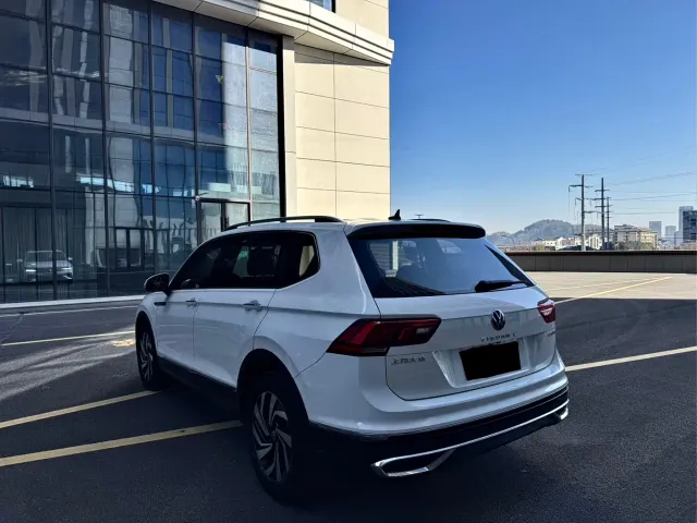 Volkswagen Tiguan L — Фото автомобиля 6