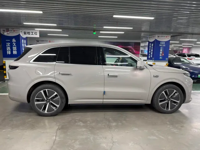 Li Auto L6 — Фото автомобиля 7