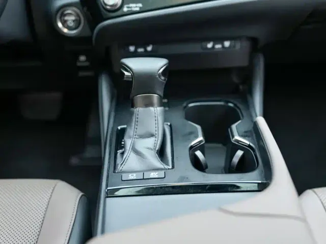 Lexus ES — Фото автомобиля 12