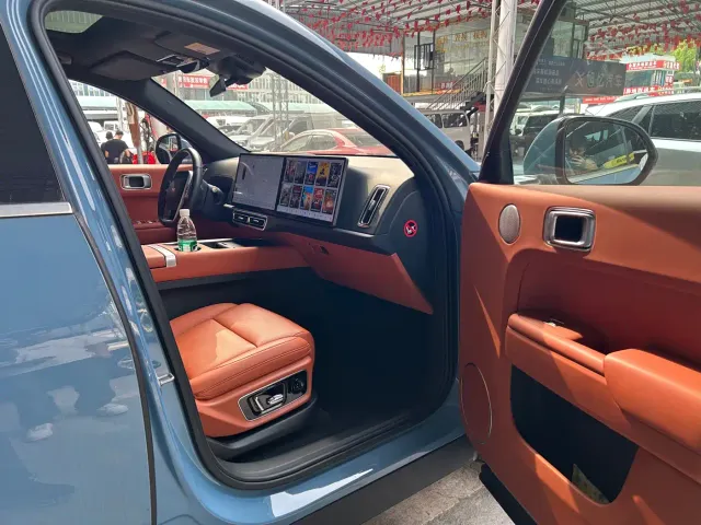 Li Auto L7 — Фото автомобиля 9