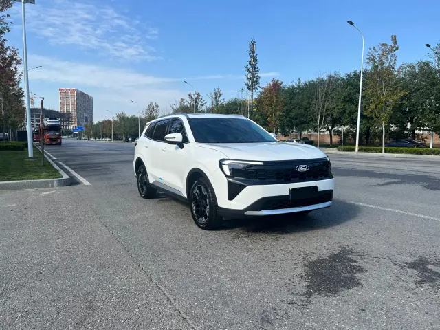 Ford Lingrui — Фото автомобиля 3