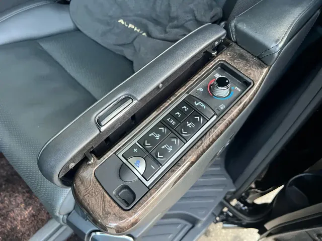 Toyota Alphard — Фото автомобиля 5