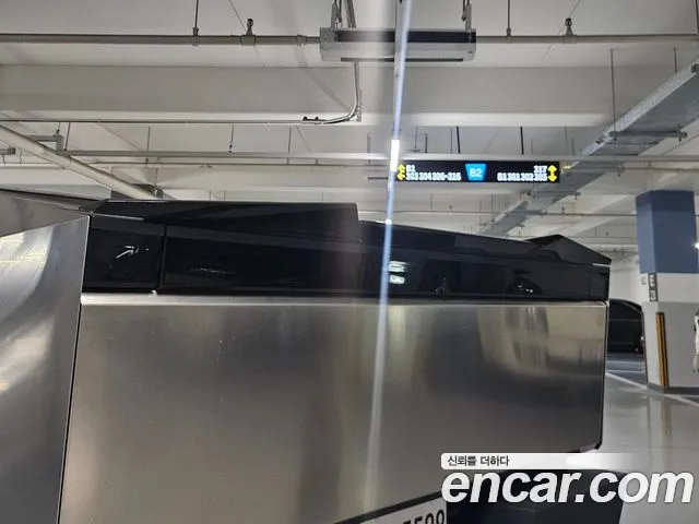 Tesla Cybertruck — Фото автомобиля 13