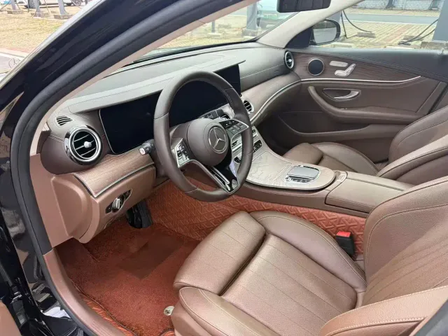 Mercedes-Benz E-Class — Фото автомобиля 4
