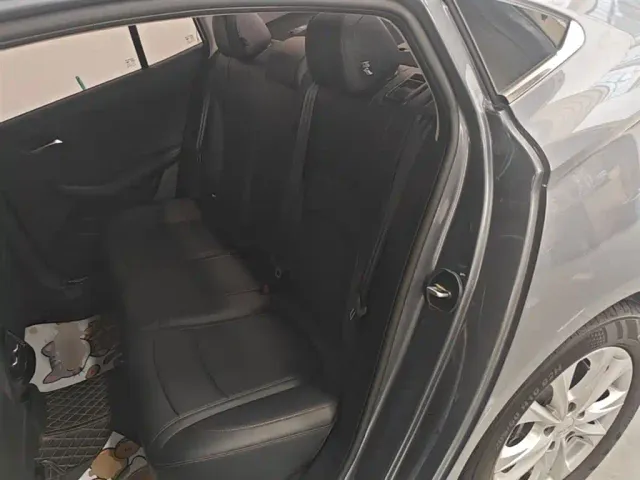 Roewe i5 — Фото автомобиля 16