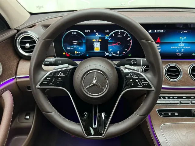 Mercedes-Benz E-Class — Фото автомобиля 14