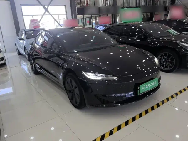 Tesla Model 3 — Фото автомобиля 3