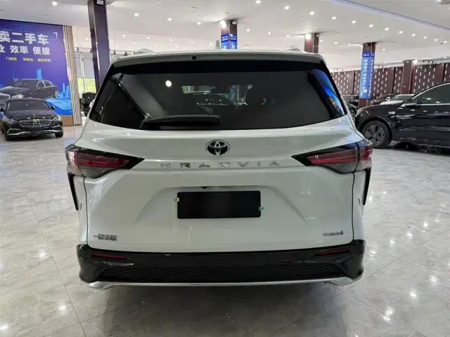 Toyota Granvia — Фото автомобиля 4