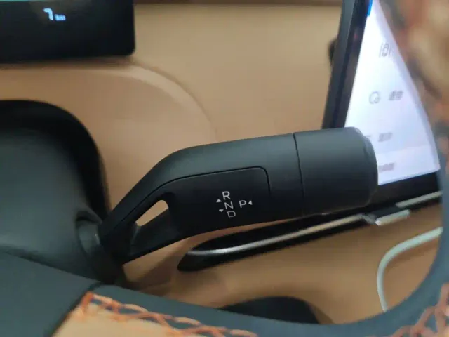 Geely Galaxy Starship 7 EM-i — Фото автомобиля 13