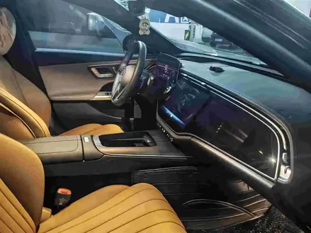 Mercedes-Benz E-Class — Фото автомобиля 6