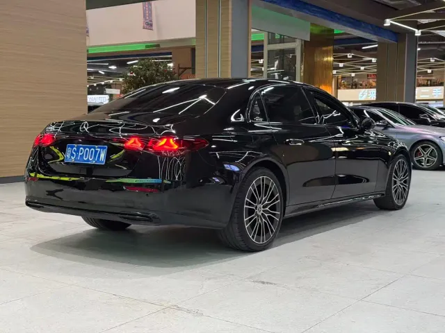 Mercedes-Benz E-Class — Фото автомобиля 11