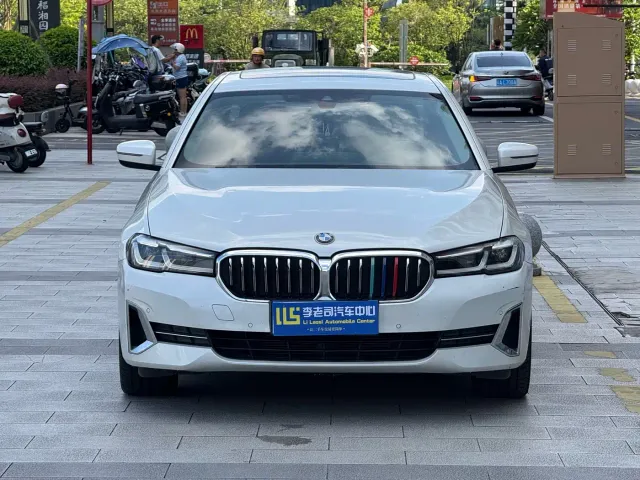 BMW 5 Series — Фото автомобиля 2