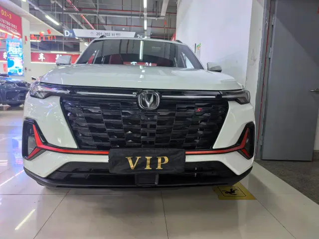 Changan CS35 Plus — Фото автомобиля 2