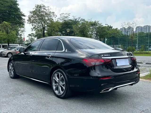 Mercedes-Benz E-Class — Фото автомобиля 10