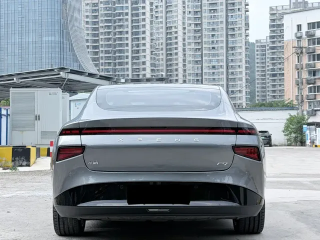 Xpeng P7 — Фото автомобиля 15