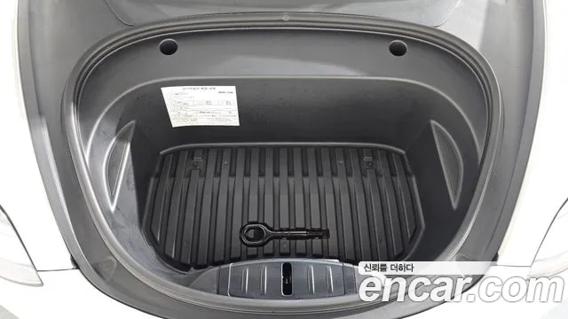 Tesla Model 3 — Фото автомобиля 6