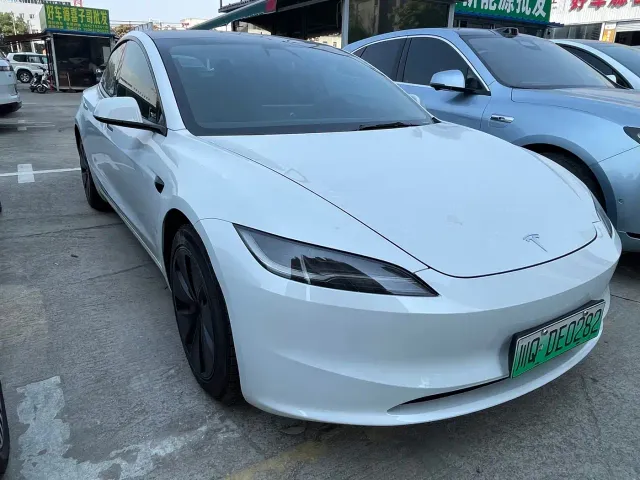 Tesla Model 3 — Фото автомобиля 3