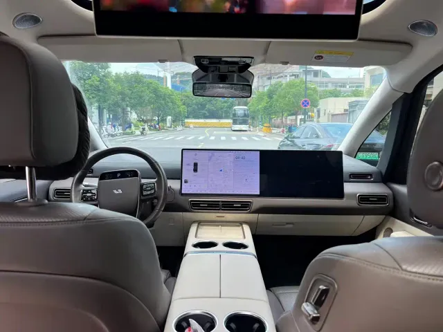 Li Auto MEGA — Фото автомобиля 10