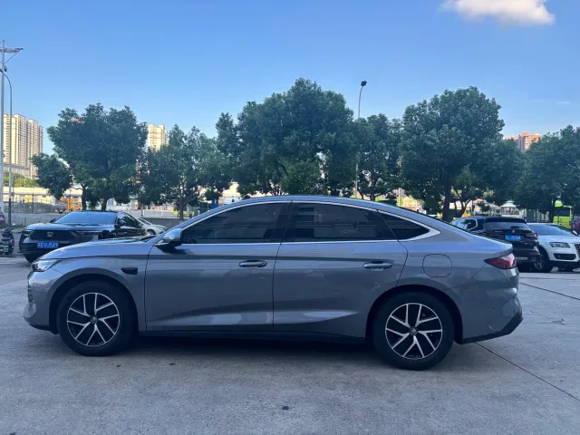 BYD Qin L — Фото автомобиля 9