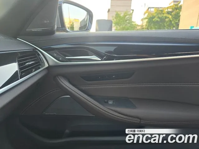BMW 5 Series G30 — Фото автомобиля 16