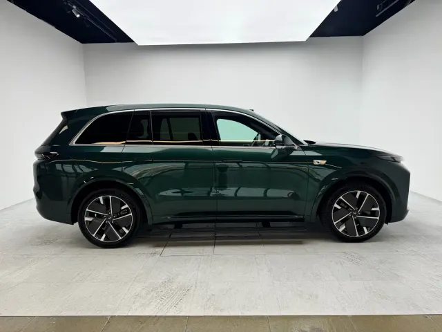 Li Auto L8 — Фото автомобиля 6