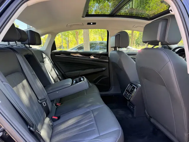 Volkswagen Passat — Фото автомобиля 15