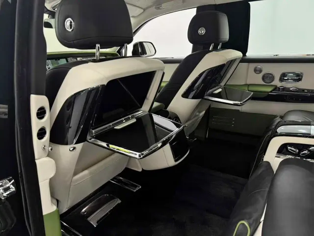 Rolls-Royce Phantom — Фото автомобиля 14