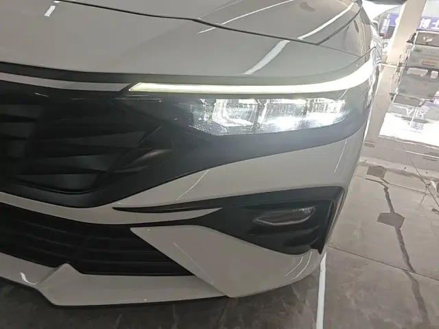 Hyundai Elantra — Фото автомобиля 23
