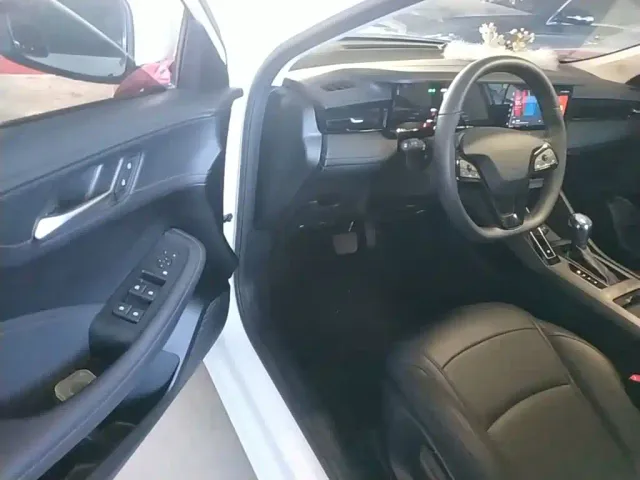 Roewe i5 — Фото автомобиля 15
