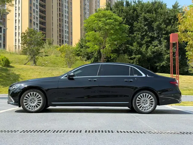Mercedes-Benz E-Class — Фото автомобиля 4