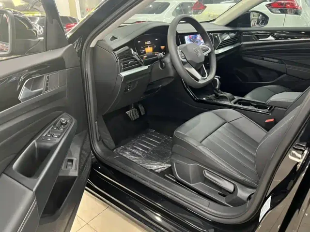 Volkswagen Passat — Фото автомобиля 14