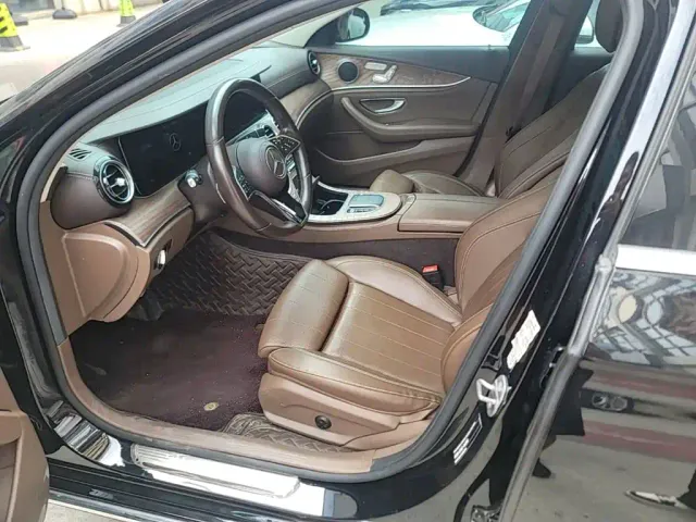 Mercedes-Benz E-Class — Фото автомобиля 14