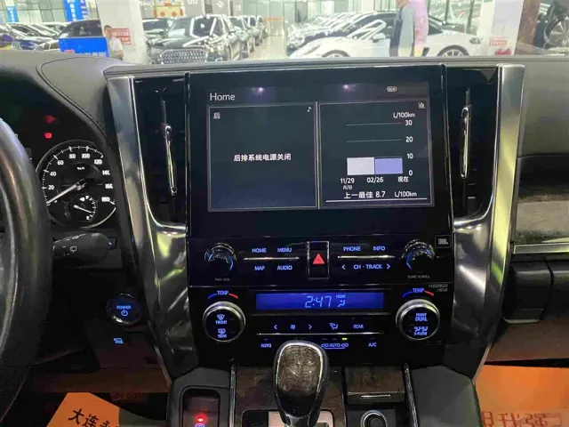 Toyota Vellfire — Фото автомобиля 9