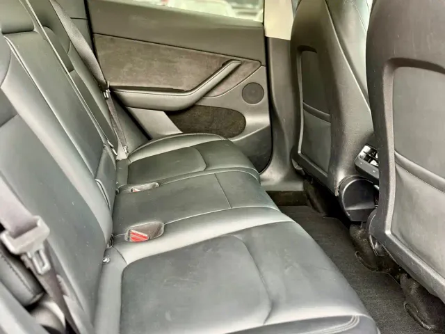 Tesla Model Y — Фото автомобиля 7
