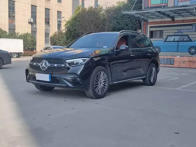 Фотография автомобиля — Mercedes-Benz GLC-Class