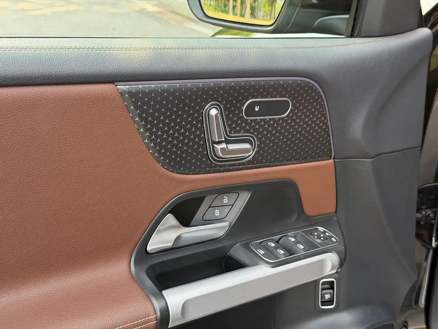 Mercedes-Benz Mercedes-Benz GLB 2025 Model GLB 220 Fashion Style — Фото автомобиля 12
