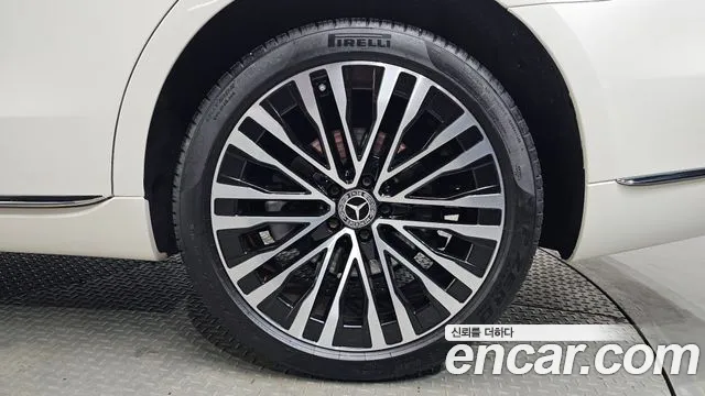 Mercedes-Benz S-Class — Фото автомобиля 17