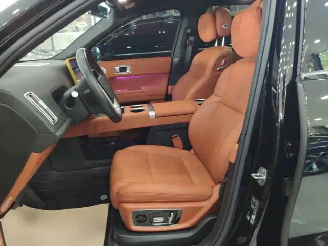Li Auto L8 — Фото автомобиля 14