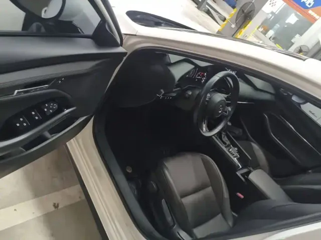 Mazda Axela — Фото автомобиля 15
