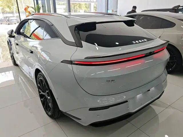Zeekr 007 GT — Фото автомобиля 4