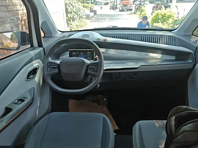 Wuling NanoEV — Фото автомобиля 9