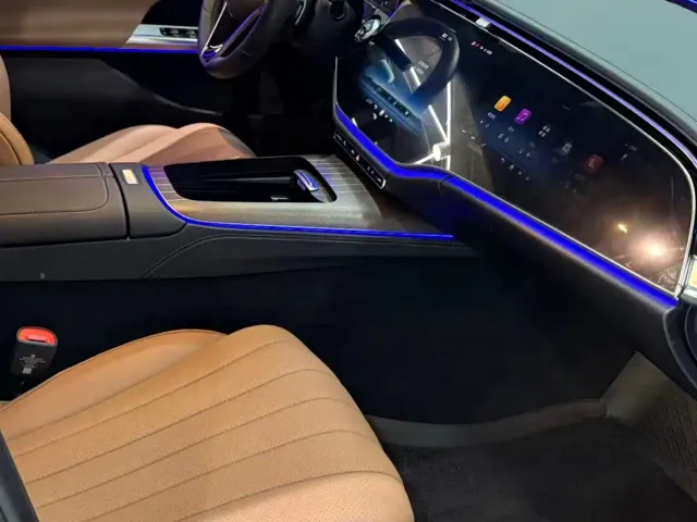 Mercedes-Benz E-Class — Фото автомобиля 3