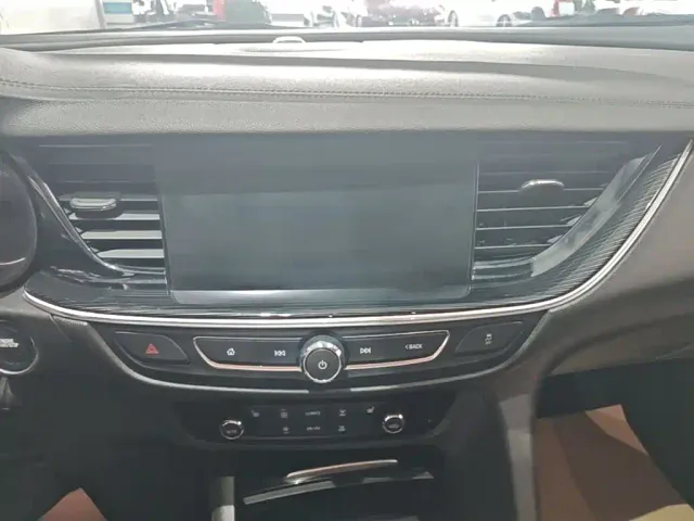Buick Regal — Фото автомобиля 12