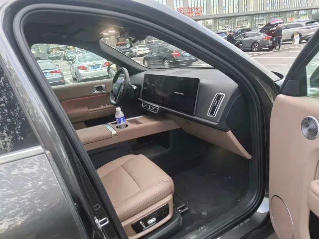 Li Auto L8 — Фото автомобиля 7